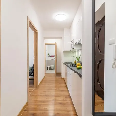 Rent Like - Rynek Starego Miasta 17 *